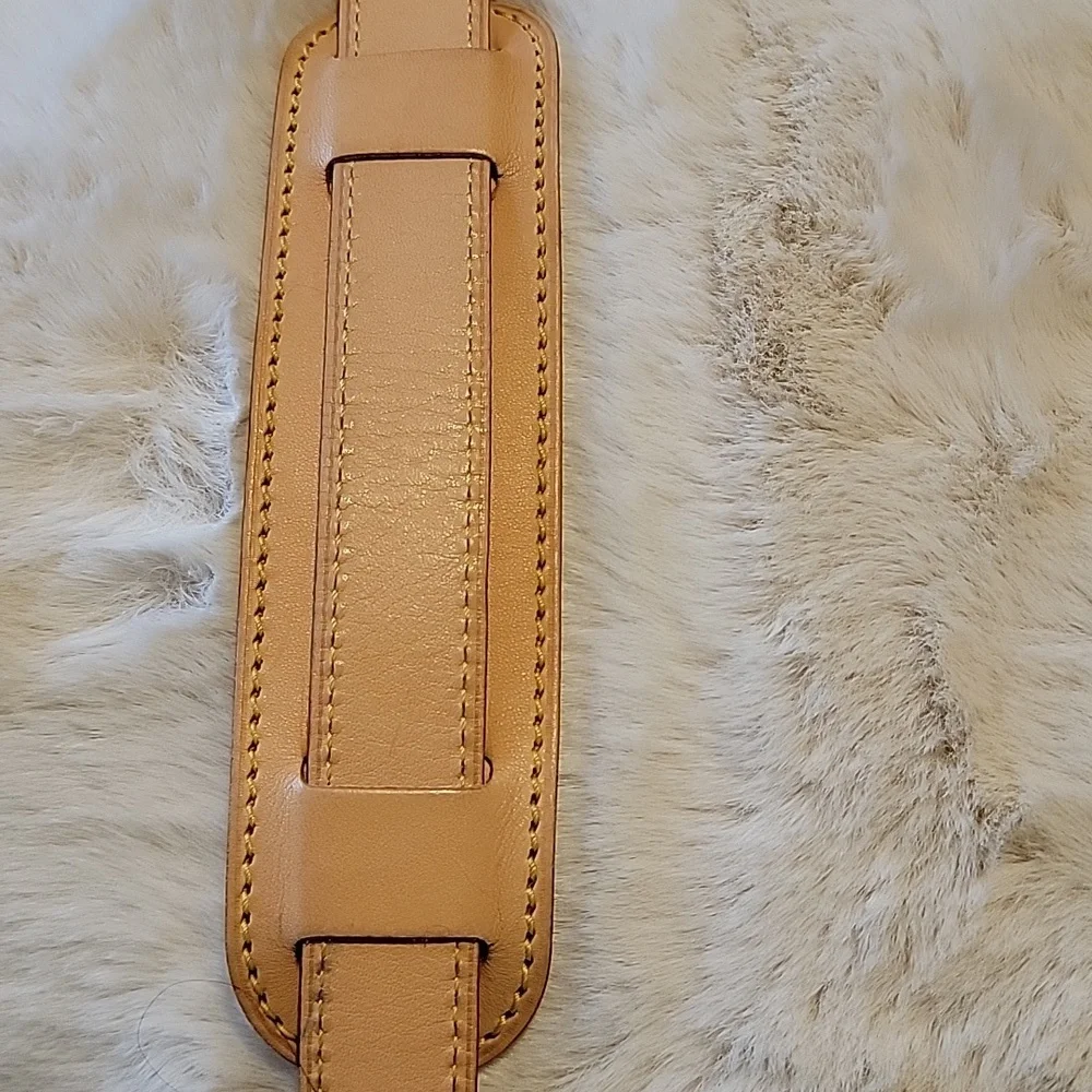 Louis Vuitton Hudson Crossbody Bag - Picture 9 of 16